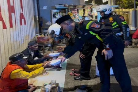 Polantas Menyapa Sahur Off The Road Satlantas Polres Sumenep Bagikan S