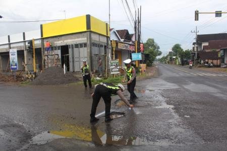 Gerak cepat tindak lanjuti keluhan warga Satlantas Polres Trenggalek p