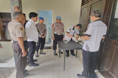 Mendadak Polres Madiun Gelar Test Urine Bagi PJU dan Kapolsek Wujudkan