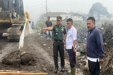 Tinjau Medan Pastikan Titik Strategis Jembatan Armco di Desa Kutawaba