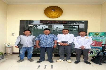 Memberhentikan sekdes secara sepihak Kepala Desa Jambean Kidul berujun