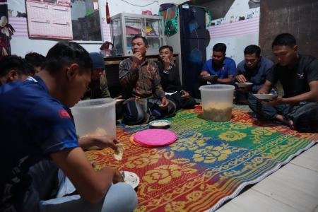 Serda Salahudin Perkuat Kemanunggalan TNI  Rakyat Lewat Gema Sahur Ber