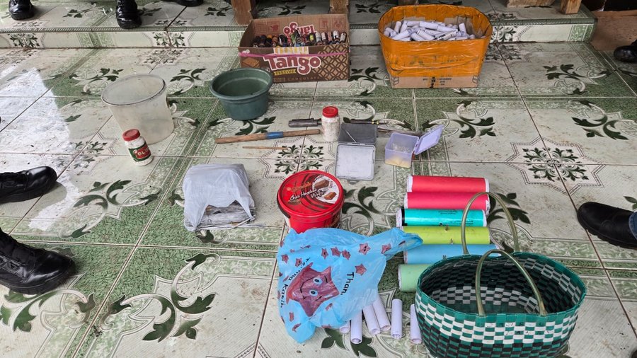 Polres Situbondo Amankan Tersangka Pembuat Petasan Sita 5,1 Kg Bubuk M