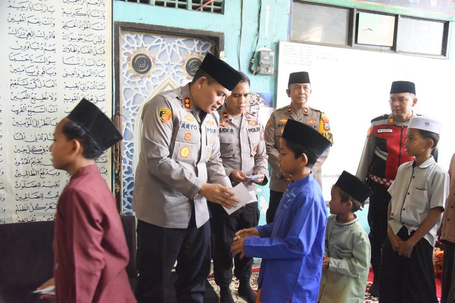 Safari Ramadan Di Pesantren Al Fitroh, Kapolres Bondowoso Pererat Sila