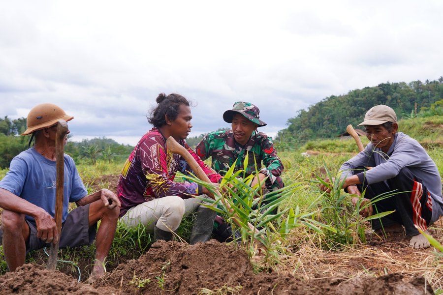 Disela Kesibukan, Satgas Tmmd Ke 127 Kodim 0808 blitar Jalin Keakraban