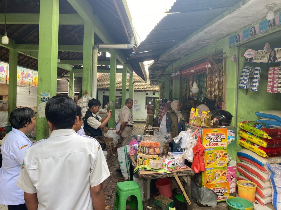Polres Bondowoso Turun Ke Pasar Nangkaan, Pastikan Harga Bahan Pokok T