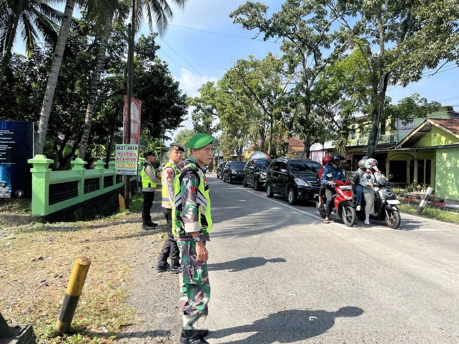 Tni polri Perkuat Pengamanan Arus Lebaran Di Purbalingga