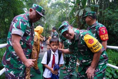 Brigjen TNI R Benny Arifin Pimpin Wasev TMMD Ke 127 di Kodim 0808Blita