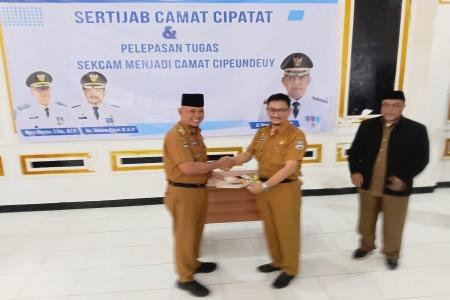 SERATIJAB CAMAT CIPATAT DRS SULAENA FAISAL MAP GANTIKAN H SUHERMAN PER