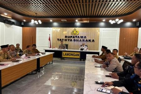 Polres Lamongan Atensi Perlintasan Kereta Api Sebidang Jelang Operasi 