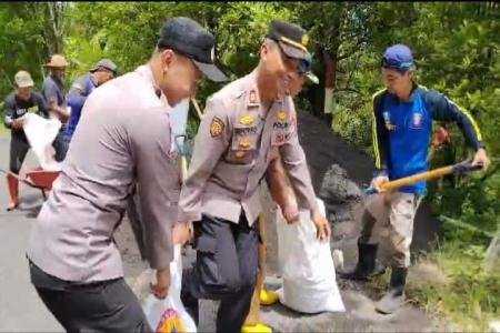 Gotong Royong Polres Lumajang dan Warga Pasang Ratusan Bronjong di Lok