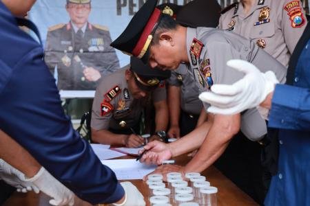 Wujudkan Zero Narkoba Polres Jember Test Urine Mendadak Bagi Para Perw