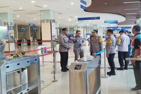 Jelang Mudik Lebaran Polda Jatim Cek Kesiapan Pos Terpadu di Pelabuhan