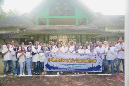 Ramadhan Penuh Berkah Perhutani KPH Semarang Bagikan 445 Takjil kepada