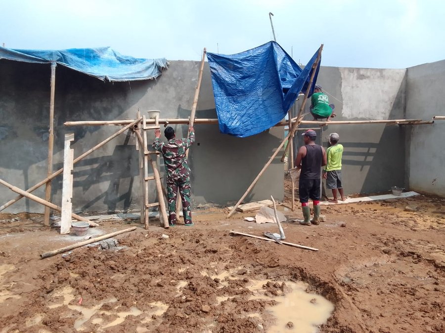 Babinsa Aktif Dampingi Pembangunan Kdkmp Desa Wlahar, Wujud Sinergi Tn